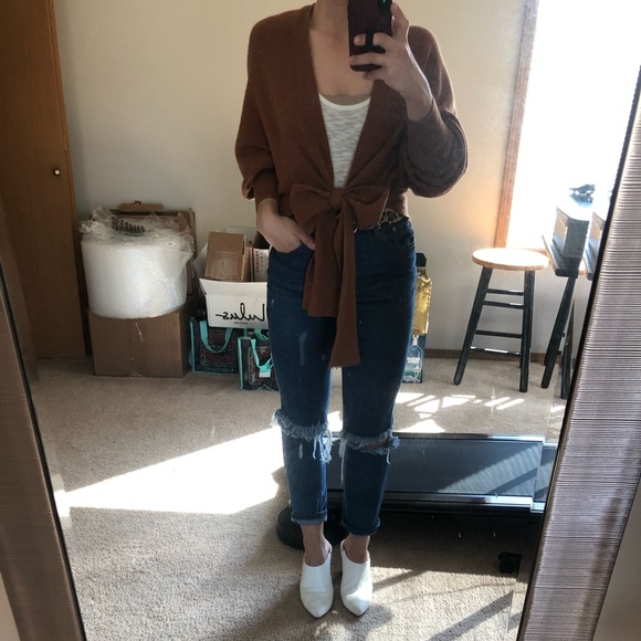 Front tie sweater / cardigan size small. Like new. - Picture 3 of 7